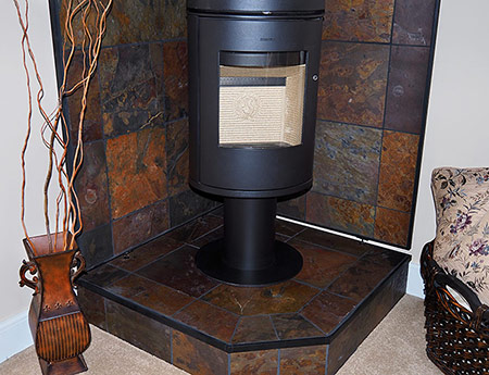wall pad with pedestal and stove